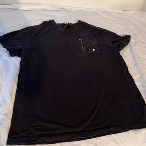 Nike black zip pocket tee men’s L